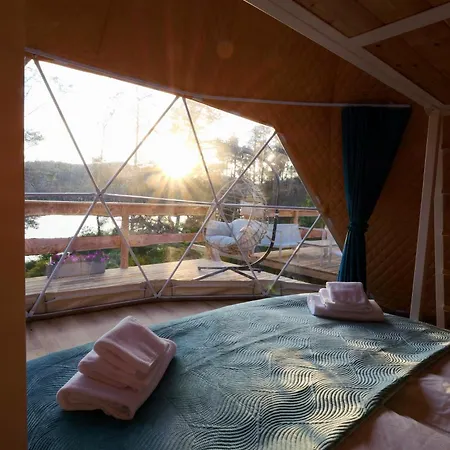 Glamping Trhovky 豪华帐篷