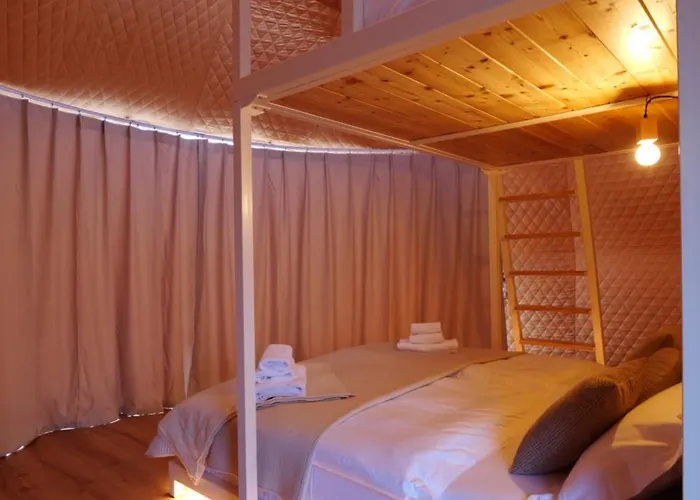 Luxury tent Glamping Trhovky Milesov (Pribram)